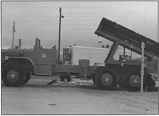 Prototyp auf der Basis eines „Honest John missile launcher[s]“ bei vorläufigen Tests für das HIMARS-Programm (1991)