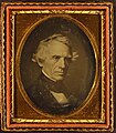 Samuel Morse noin vuonna 1845. Huomaa kuvakotelo, jollaisissa dagerrotyyppejä säilytettiin.