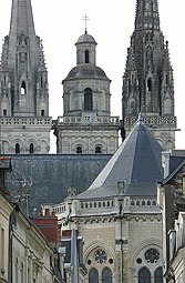 Kreuz auf dem Turm der Kathedrale von Angers (Anjou)