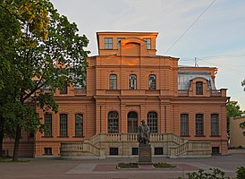 Главное здание университета (бывший особняк великой княгини Ксении Александровны)