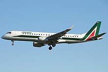 Un Embraer E-190 di Alitalia.