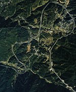 名阪国道のΩカーブ区間(1985年) 国土交通省 国土地理院 地図・空中写真閲覧サービスの空中写真を基に作成