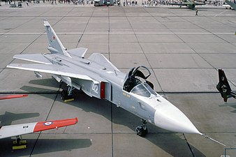 En Su-24M med vingarna infällda.