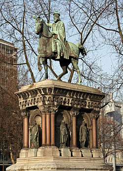 Statuja e Charlemagne në qendër të Liège