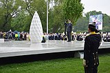 Kung Carl XVI Gustaf hyllar svenska veteraner vid Restare på invigningsdagen 29 maj 2013.