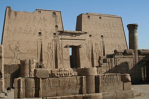 至今仍保存良好的埃德富神廟是古埃及建築中一個典型例子