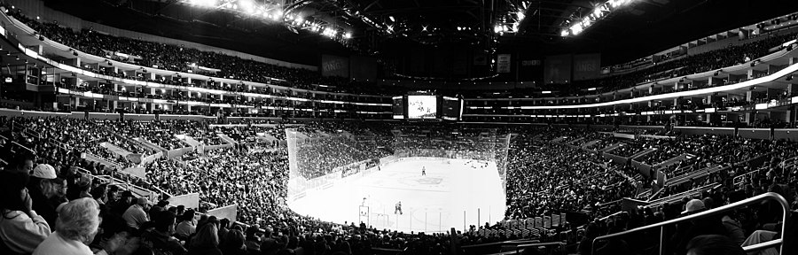 Staples Center tijekom utakmice Los Angeles Kingsa