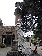 Sepultura Leal Da Rosa, cementerio de Montjuic (1903).