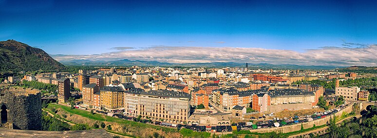 Panorámica de Ponferrada (43237697250).jpg