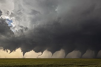 Bild des Jahres 2018: Entwicklung eines Tornados, zusammengesetzt aus acht Bildern, als sich ein Tornado in Kansas gebildet hat.