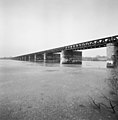 Overzicht van de Moerputtenbrug, balkbrug met vakwerkliggers; december 1995.