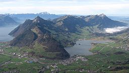 Rigi sett österifrån. Toppen längst till höger är Rigi Kulm.