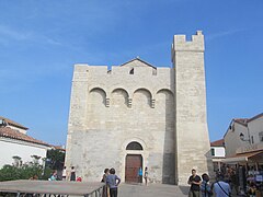 Façade et tour d'angle.