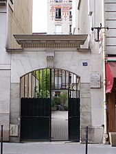 Le no 24 de la rue où habitèrent Pierre Curie et Marie Curie en 1898.