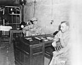 Макартър с началник-щаба генерал-майор Ричард Съдърланд в щаб-квартирата на Корегидор, Филипините, 1 март 1942 г.