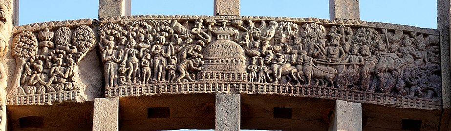 Een reliëf met Ashoka die in zijn strijdwagen de naga's in Ramagrama bezoekt Stupa 1 in Sanchi