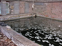 Aqueduc du château de la Lubi : bassin couvert de réception.