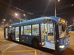 Троллейбус БКМ-321 № 9819 возле парка в Новокосине выполнил последний рейс по маршруту № 64 в Москве