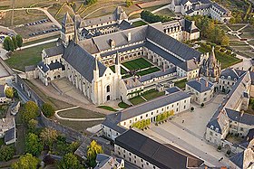 Vue aérienne de l'abbaye de Fontevraud.