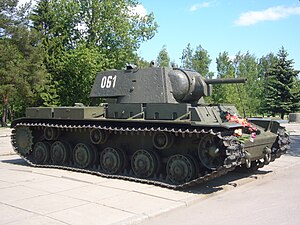 Частково екранований КВ-1, встановлений біля музею-діорами «Прорив блокади Ленінграда» біля м. Кіровськ