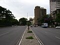 Vista do edifício a partir da avenida Cristóvão Colombo.