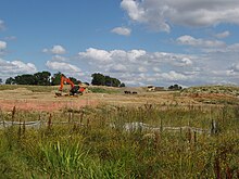 Pelleteuse et terrassement dans la campagne.