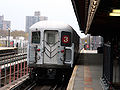 Sebuah kereta Kawasaki R62 di layanan 3 dari New York City Subway