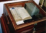 Библија од бродот Баунти во црквата