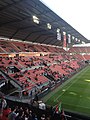 Photographie montrant la tribune Lorient sous ses nouvelles couleurs en 2015