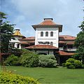 Ang College House (Regina Walauwa) ang administratibong punong-himpilan ng Unibersidad ng Colombo