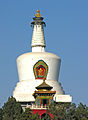 Grande stupa blanche de L'île Qionghua du parc Beihai à Pékin commencé en 1651 en l'honneur de cette visite[23],[24]. Détruite en 1679 par un tremblement de terre, elle fut reconstruite l'année suivante.