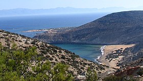 Plage sur l'île de Gavdos. En arrière-plan, la Crète.