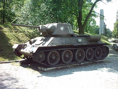 T-34-76, вооружённый пушкой калибра 76 мм, двухместная башня, диаметр погона 1420 мм, пушка Ф-34