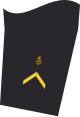 Dienstgradabzeichen eines Bootsmannes (60-er Verwendungsreihe) auf dem Unterärmel der Jacke des Dienstanzuges für Marineuniformträger