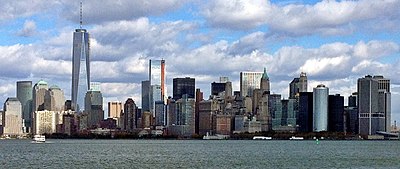 Khu tài chính ở Hạ Manhattan nhìn từ Bến cảng New York, gần tượng nữ thần tự do, tháng 10 năm 2013