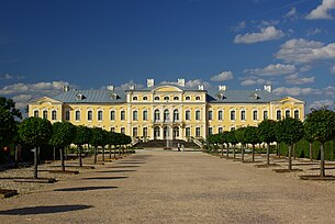 Рундальскі палац. Галоўны фасад.