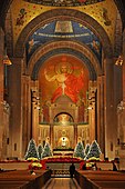 Le chœur et l'abside avec le Christ en majesté.