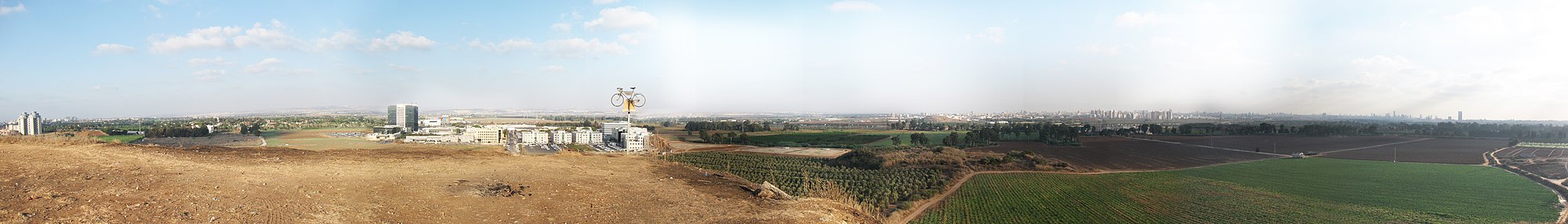 מראה פנורמי של תל הזבל בהוד השרון