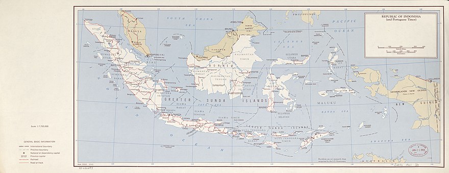 A map of the Indonesian archipelago, from the island of Sumatra in the west to the western half of New Guinea in the east. Territories of the Republic of Indonesia and of Portuguese Timor are white, while all other territories are tan. Dash-dotted lines mark the boundaries of countries and provinces.