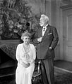 принцеса Хермина Ройс стара линия, дъщеря на Хайнрих XXII, с втория ѝ съпруг, кайзер Вилхелм II в изгнание 1933