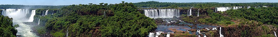 从巴西看到的伊瓜苏瀑布全景