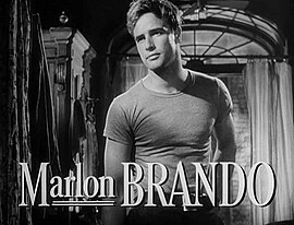 Марлон Брандо като Станли Ковалски във филма „Трамвай Желание“