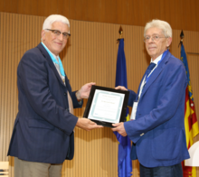 Silvano Martello riceve la medaglia EURO Gold Medal da Luk Van Wassenhove