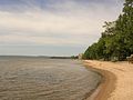 Une plage le long du lac