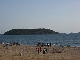 Bat's Island gesien vanaf Baina Beach