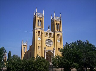 Ilesia de la Inmaculada Concepción de Fót (Hungría), con elementos islámicos y bizantinos.