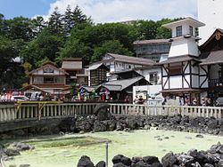 Kolam air panas Yubatake di pusat Kusatsu