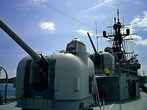 Meriam belakang dipasang pada USS Turner Joy