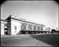 Central Station of the Southern Pacific Railroad c.1918, Central & 5th streets, c.1918