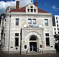Отделение банка PNC, расположенный в историческом здании Национального Банка в Вашингтоне
